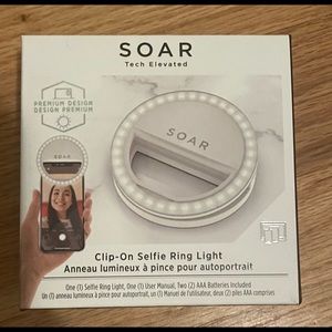NWOT Soar clip on ring light.